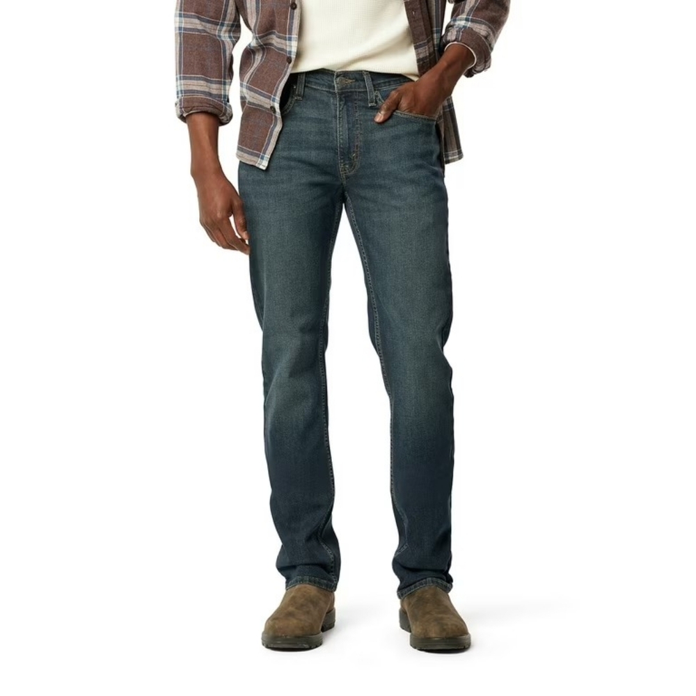 Levis, signature,Size 31/30 straight leg jeans.